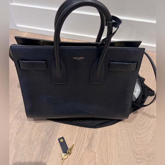 Pre-loved Saint Laurent Sac de jour bag in navy - Picture 2 of 6